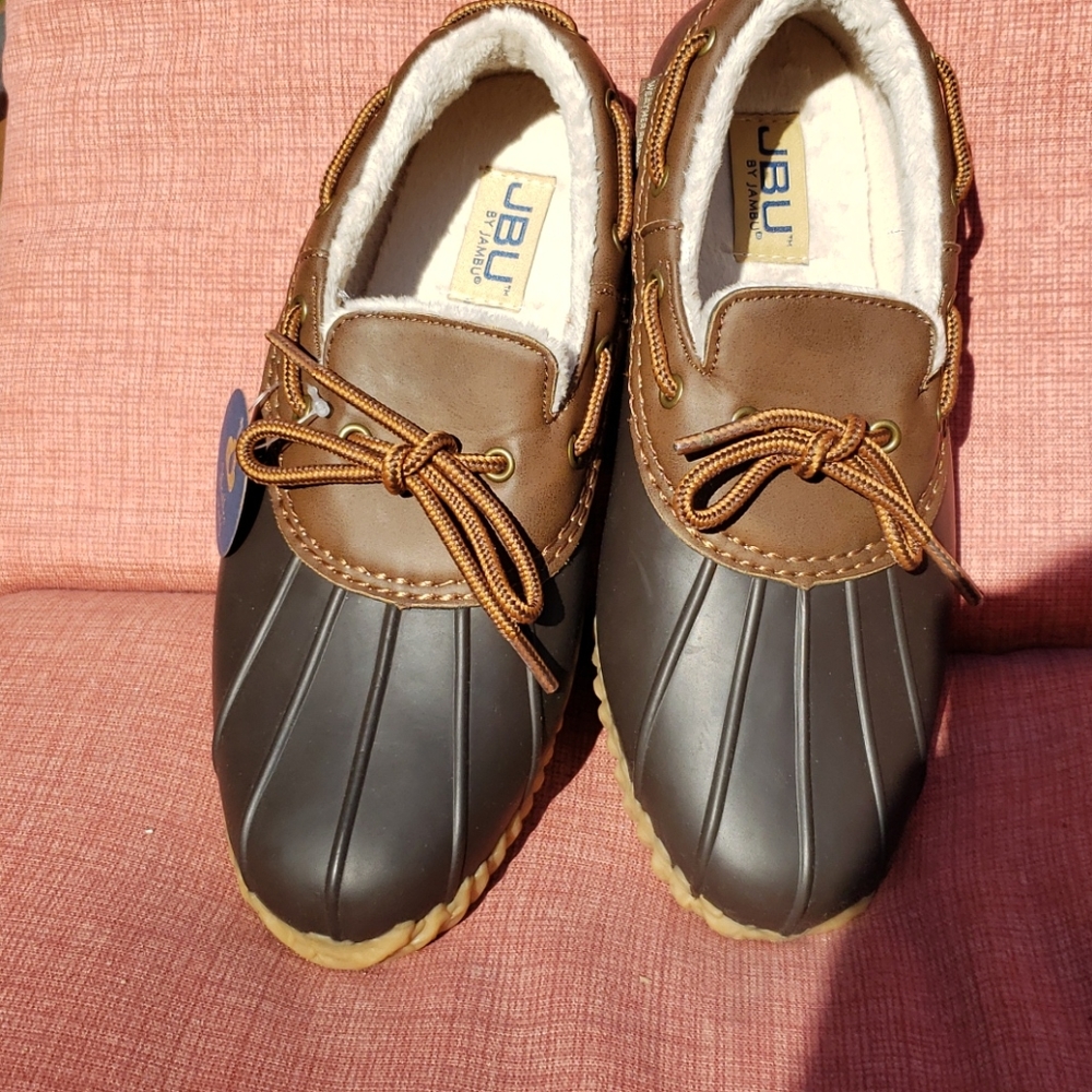Weather shoes